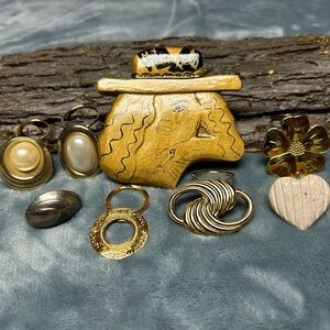 Lot of 8 vintage scarf clips collectible